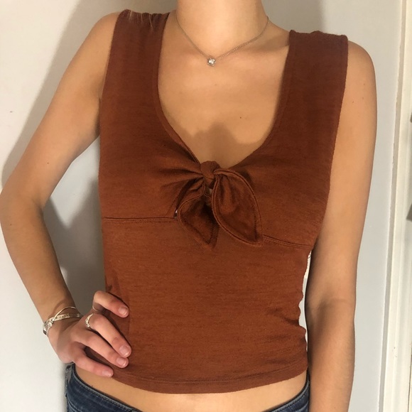 Tops - Keyhole crop top